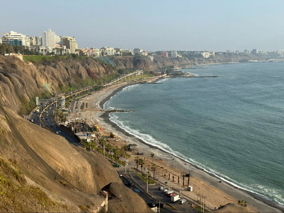 Overlooking view from the cliffs of Miraflores