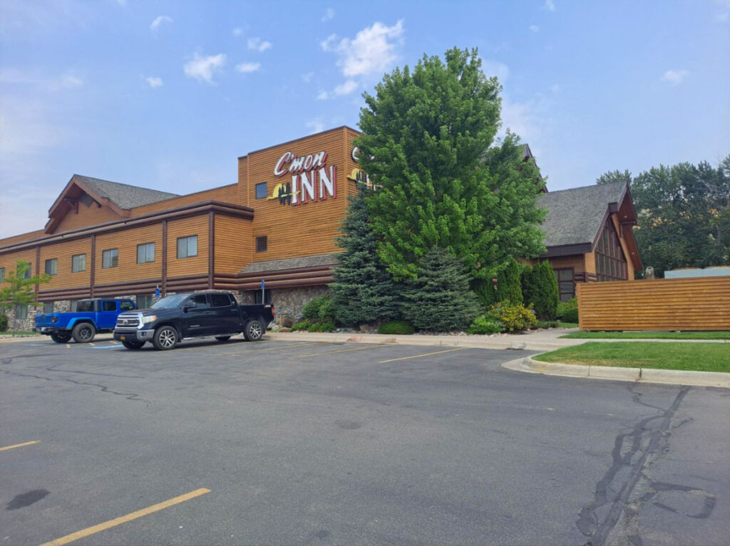 Outside view of C’mon Inn with cars parked