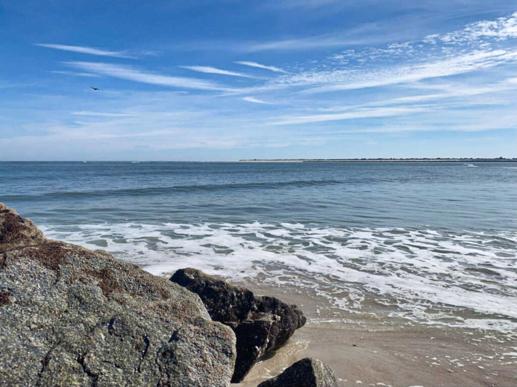A scenic view of the ocean with waves crashing against the rocks