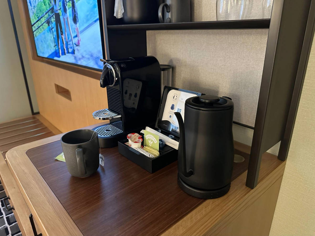 A coffee and tea station at the suite in L7 Chicago by Lotte