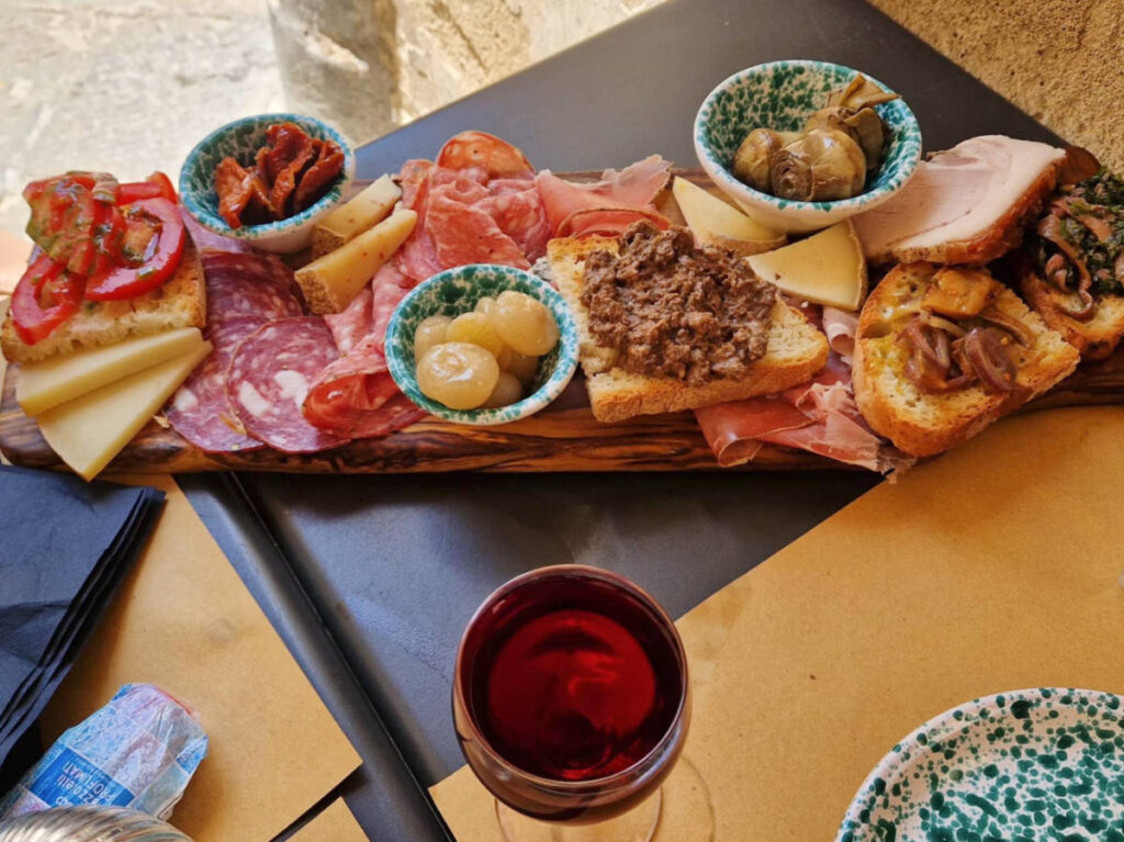 Closeup look of a tagliere of cold cuts and cheeses at Pretto Prosciutteria e Convivio