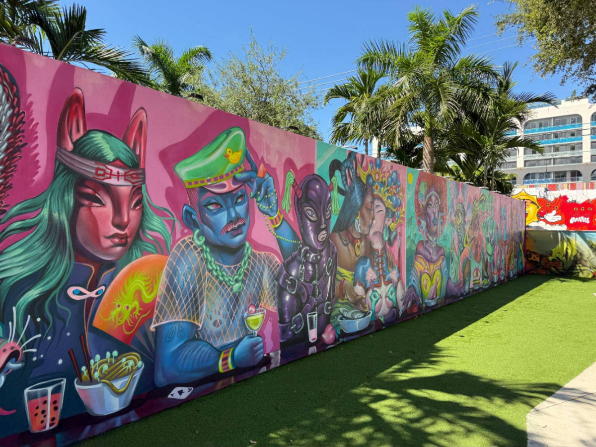 Clear blue sky over the colorful street arts in Wynwood Walls