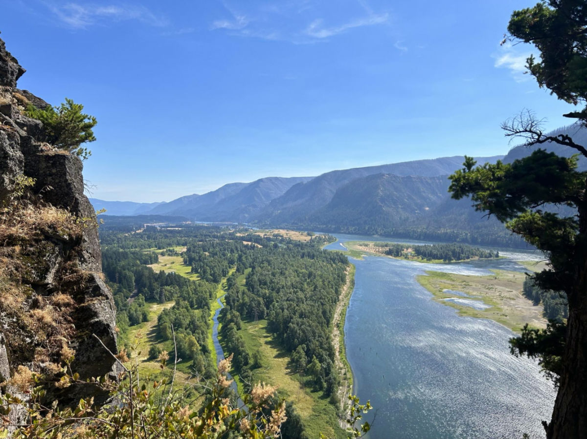 View of the Columbia River Gorge from the Beacon Rock Trail