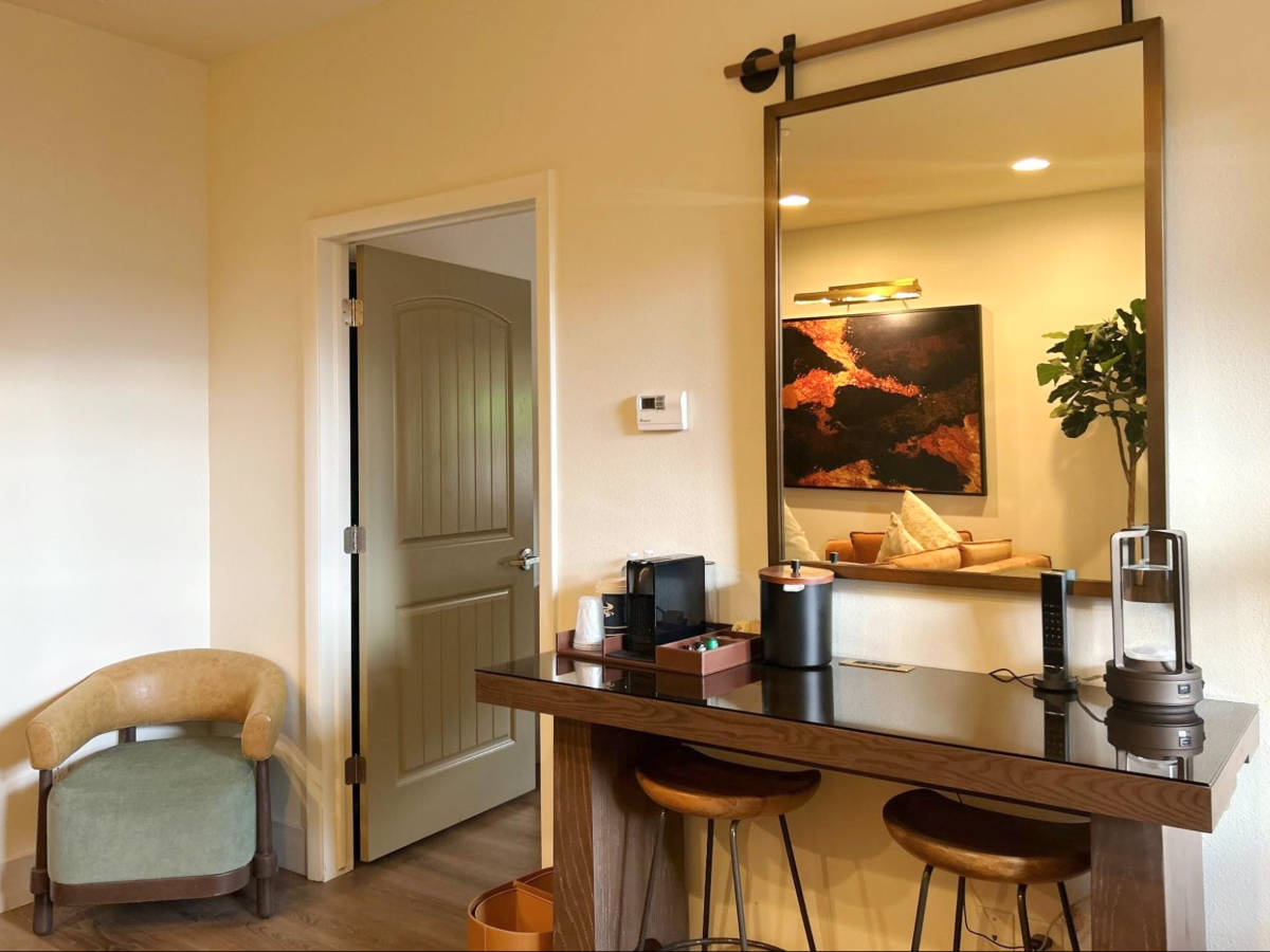 The complimentary tea and espresso inside the room in Red Cliffs Lodge Zion