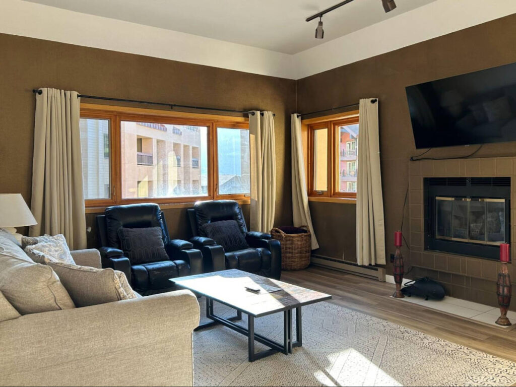 View of the spacious common area in the condo rental