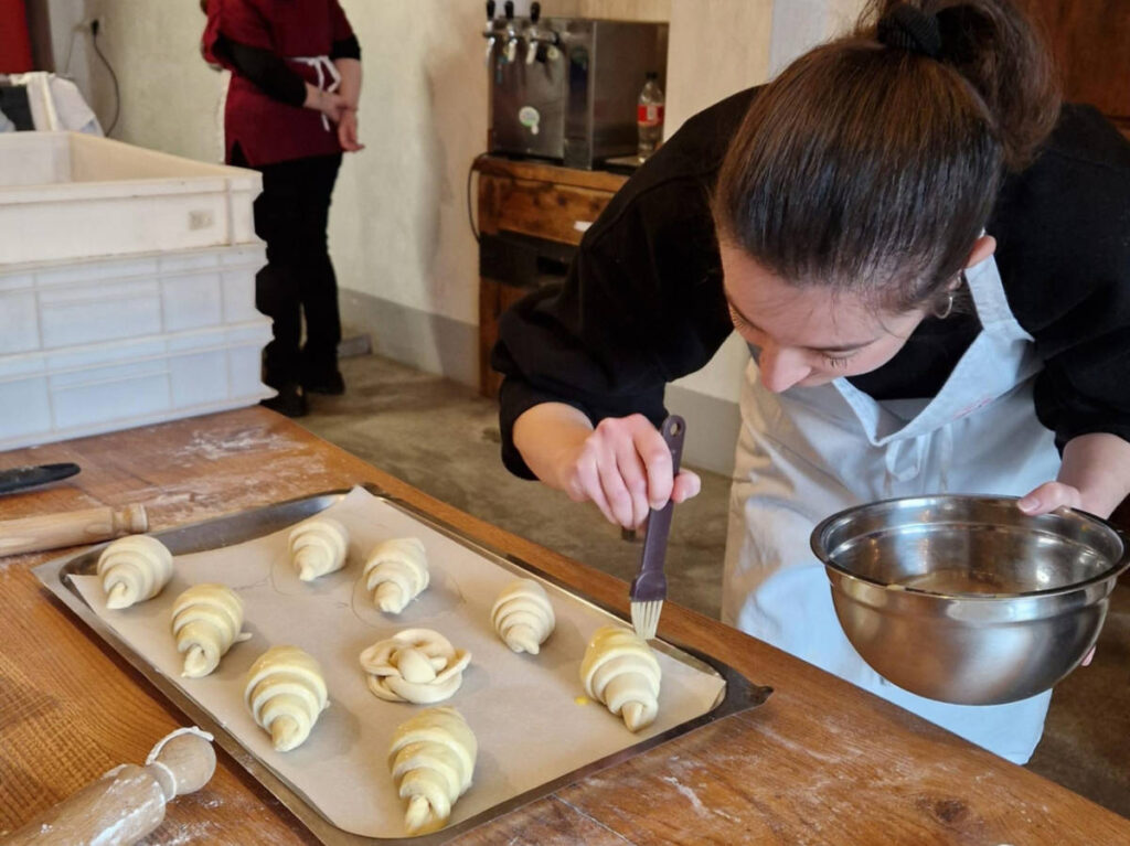 The author Giorgia Giustolisi, baking croissants at Canto Del Maggio