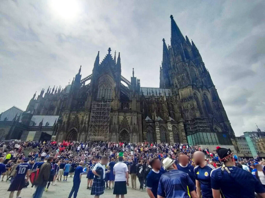 The crowd at the steps to Cologne Cathedral