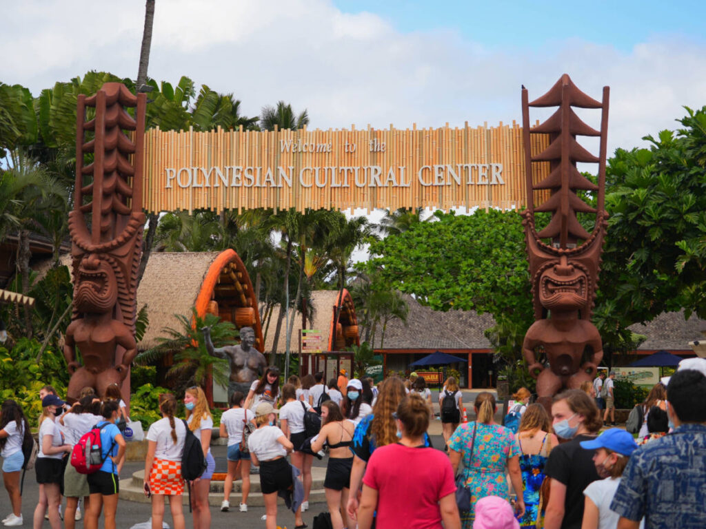 View of the crowd at the entrance to the Polynesian Cultural Center