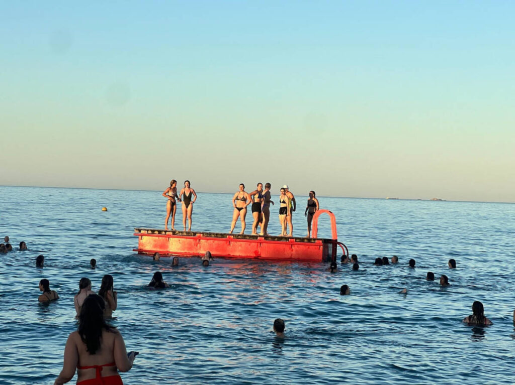 Crowd enjoying at the South Beach Pontoon
