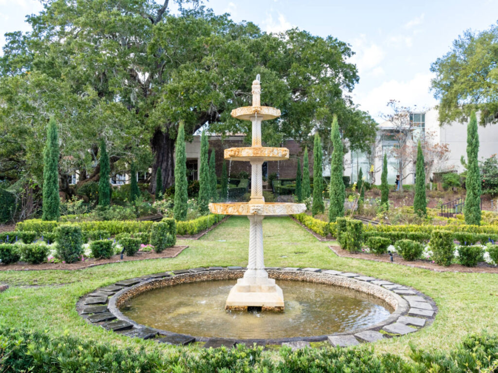 view of the fountain at the courtyard of Cummer Museum of Art and Gardens