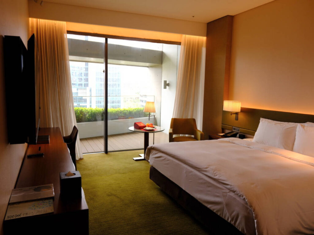 View of the interior and the spacious Deluxe King Room of the Eslite Hotel