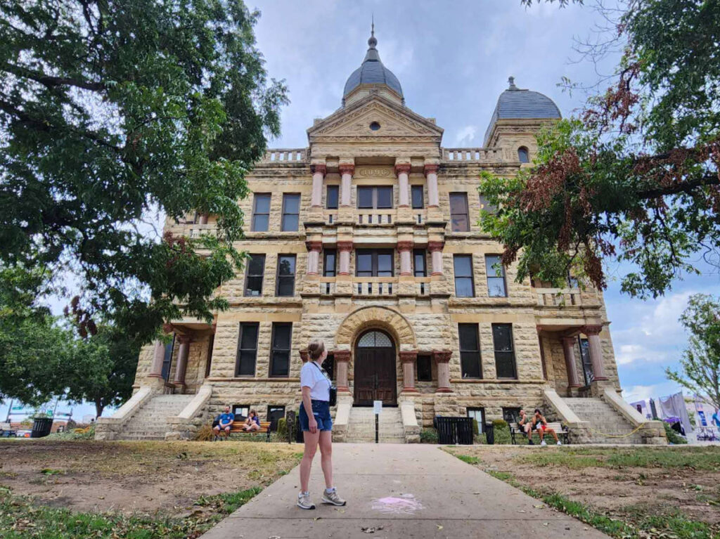 The author Sarah Heath in front of the Denton’s Courthouse