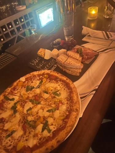 Pizza and other Italian food served at DiWine