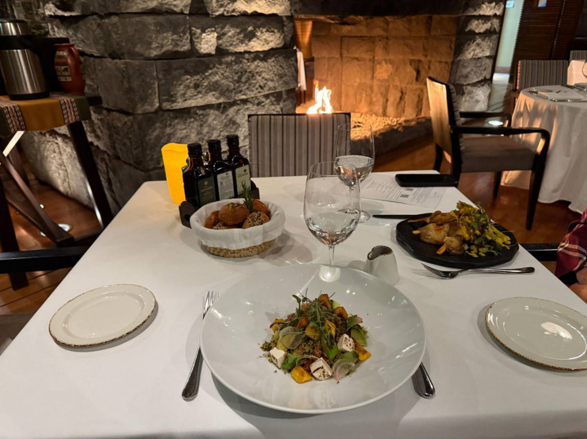 We enjoyed a fireside farm-to-table dinner at the Hawa Restaurant. The produce was very fresh!