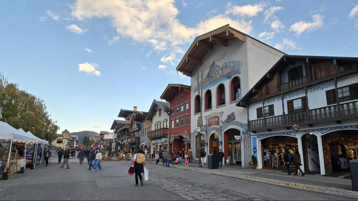 View of the shops and stalls during the Oktoberfest in Downtown Leavenworth