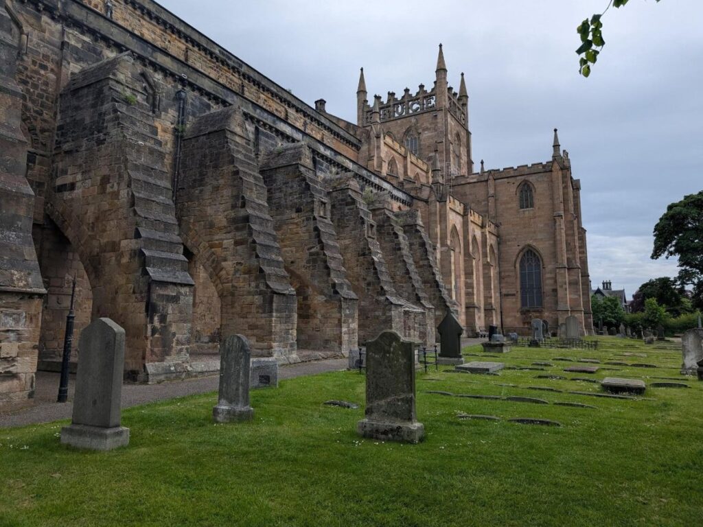 View outside the Dunfermline Abbey
