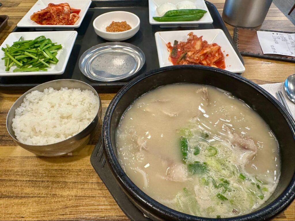 A serving of Dwaeji Gukbap at Obok in Haeundae