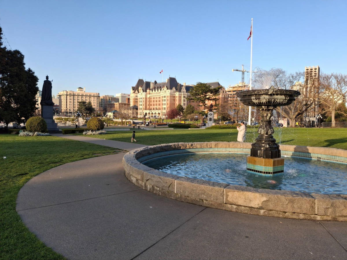 View of the Empress Hotel from the fountain area and lawn of the Parliament Buildings