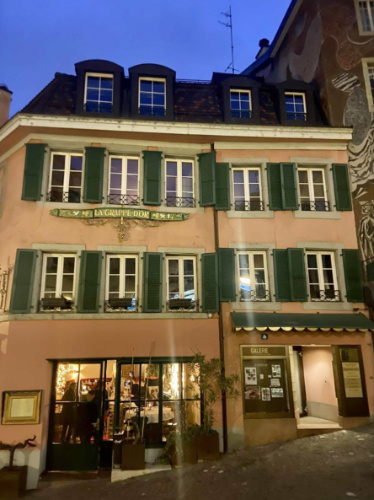 View of the exterior and entrance to La Grappe D’Or at night