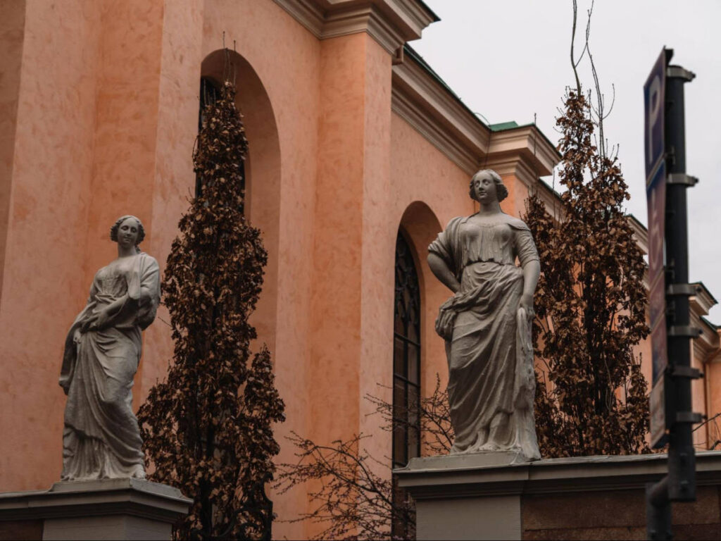 The statues at the entrance to Storkyrkan’s courtyard