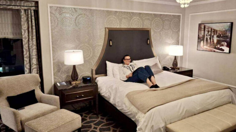 Travel Lemming writer, Catherine Driver in Fairmont Hotel Vancouver