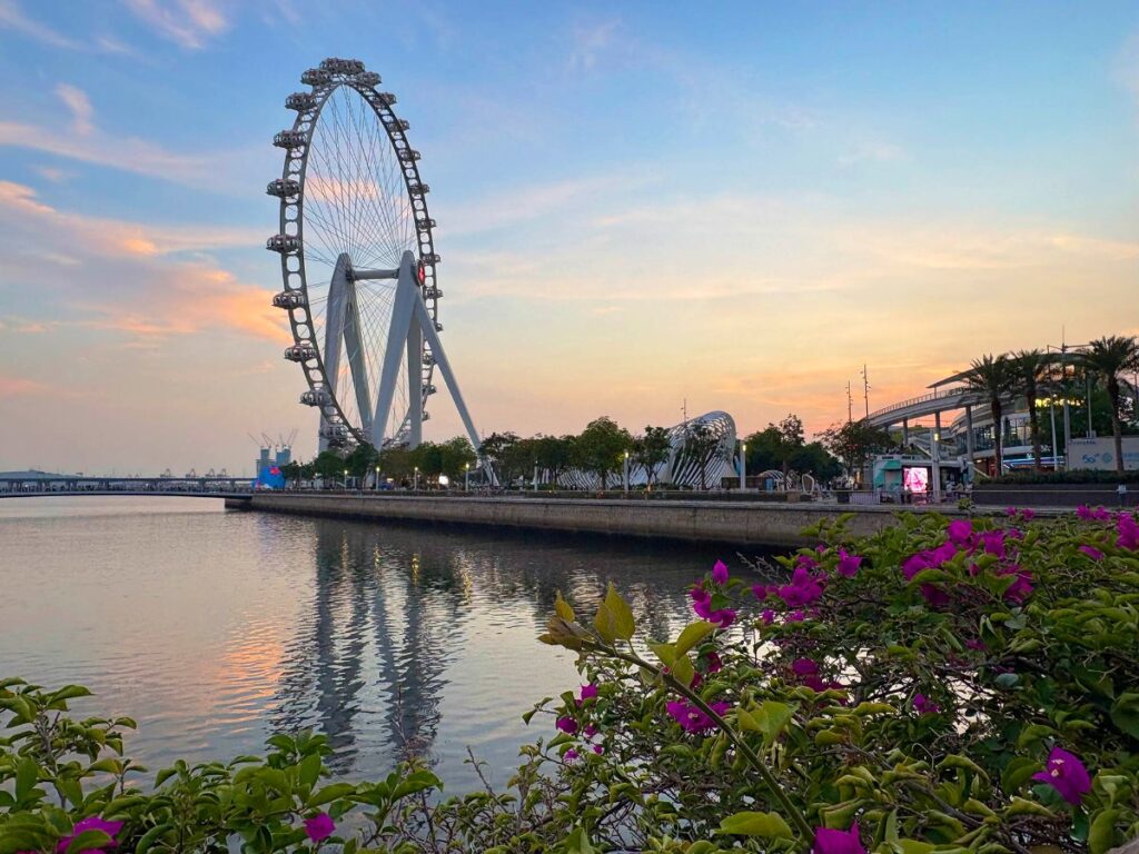 A Ferris wheel in Bao’an at sunset