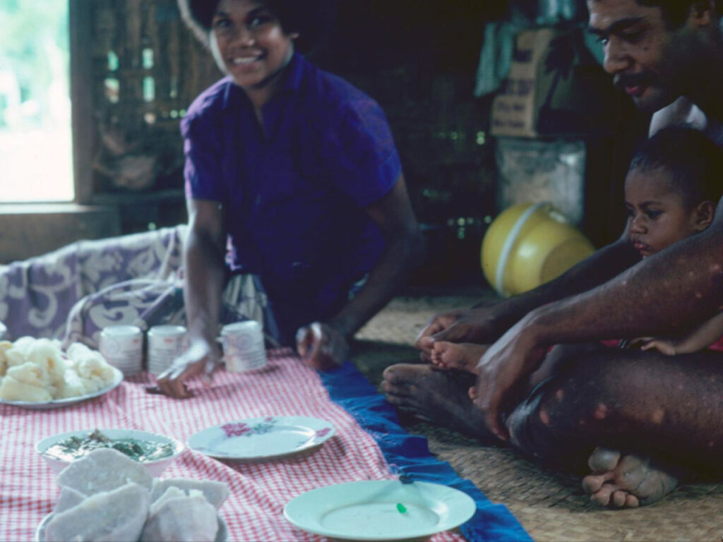 A Fijian family ready to eat lunch