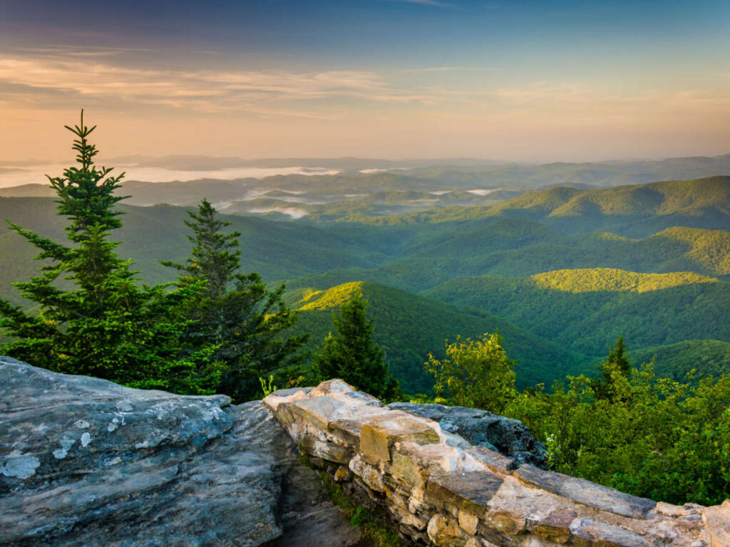 Overlooking view of the Blue Ridge Mountain from the Devil's Courthouse