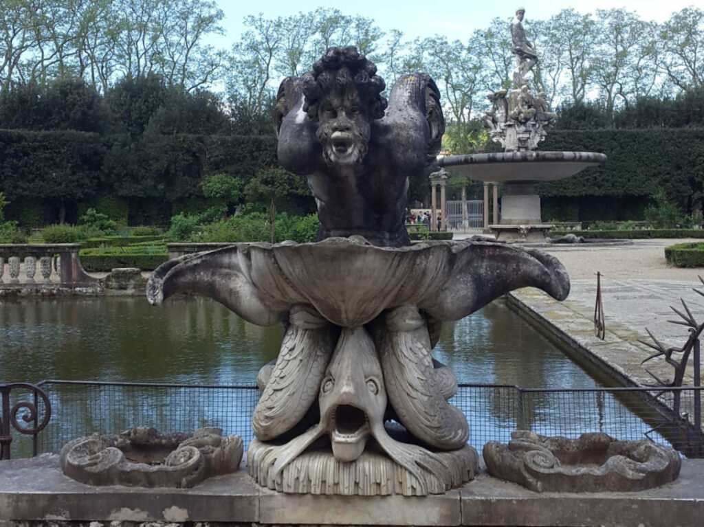 The sculpture around the fountain in Boboli Gardens