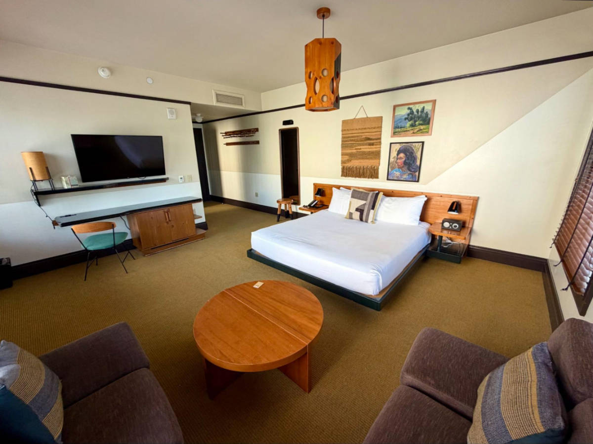 View of the huge bed and spacious Deluxe King Room of Freehand Hotel