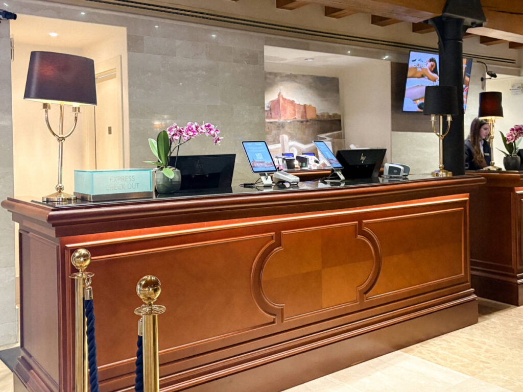 View of the front desk in Hilton Molino Stucky