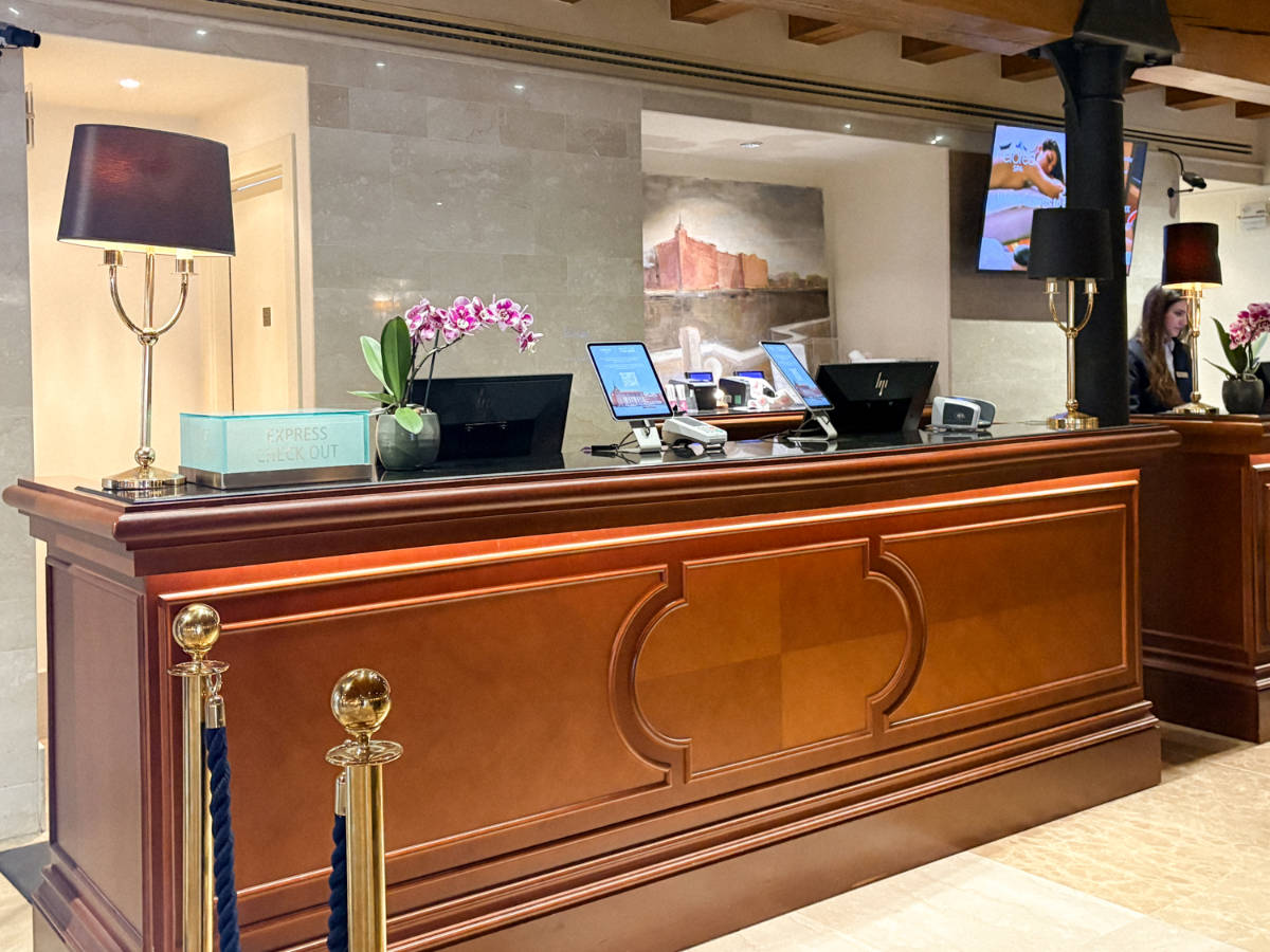 View of the front desk in Hilton Molino Stucky