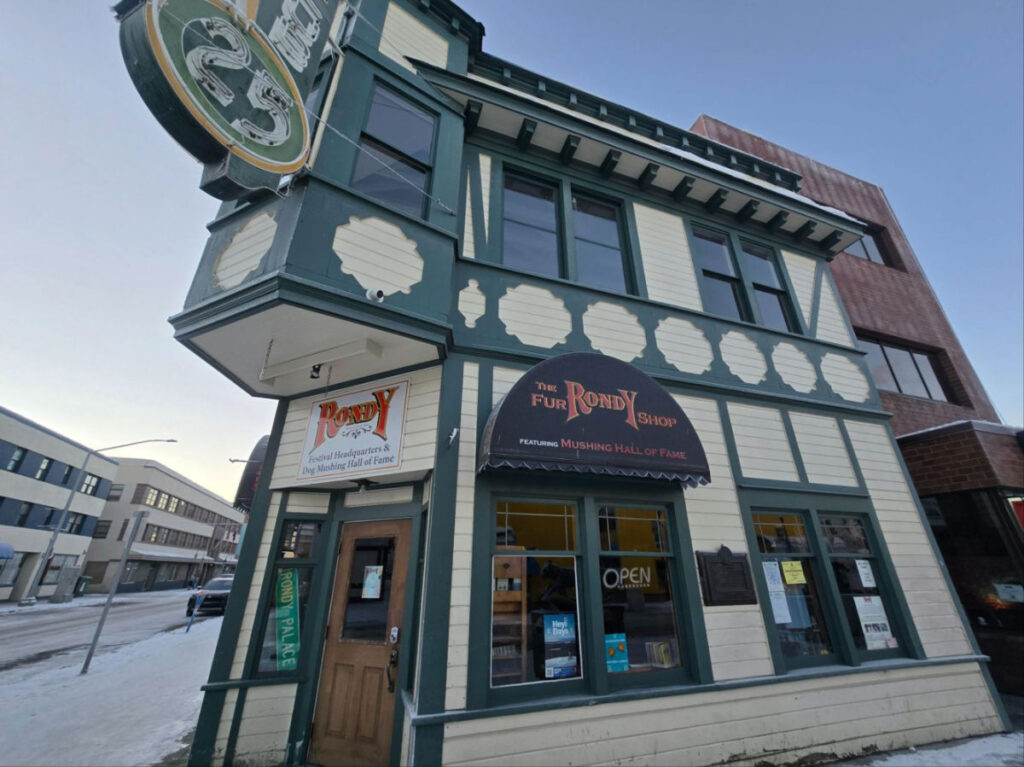 View outside the Fur Rondy Shop
