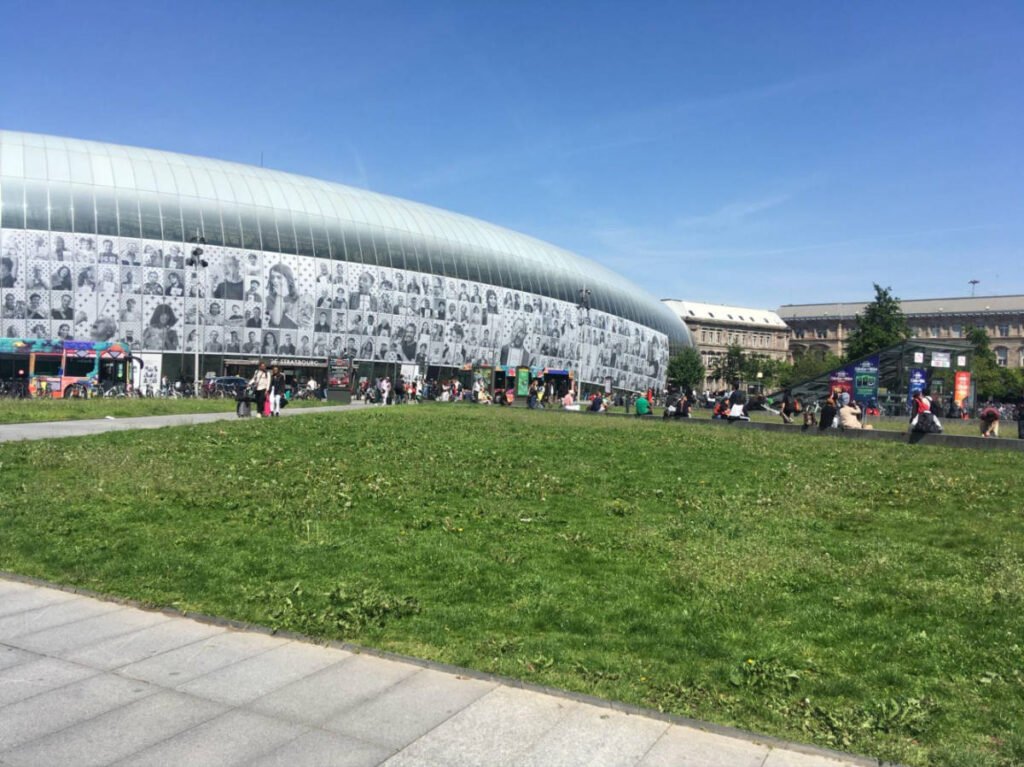 View of the green space around the Gare-Tribunal Area