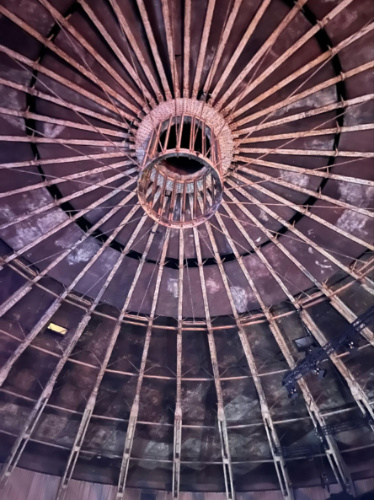 View of the industrial ceiling of Gashouder
