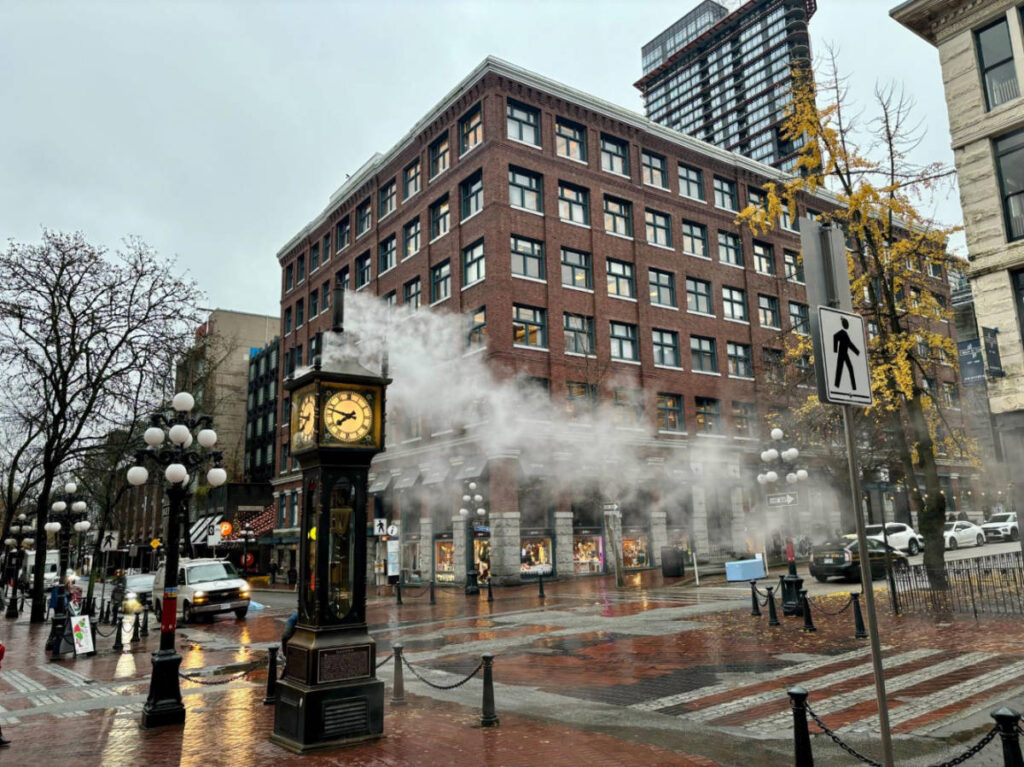 The Gastown steam clock and skyline views