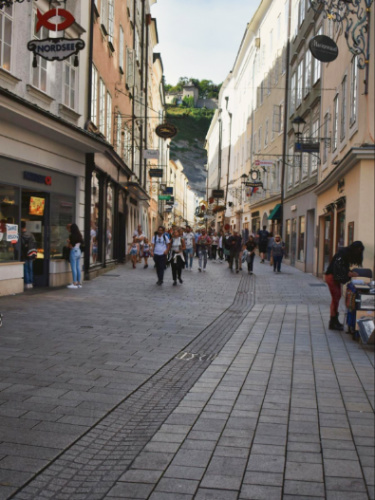 The cobblestone street in Getreidegasse