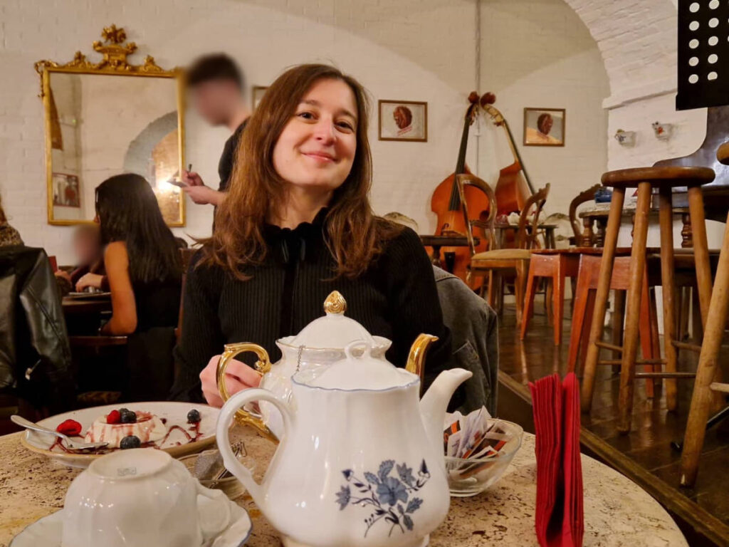 The author Giorgia Giustolisi, enjoying her tea and dessert inside the Tea Lounge Room