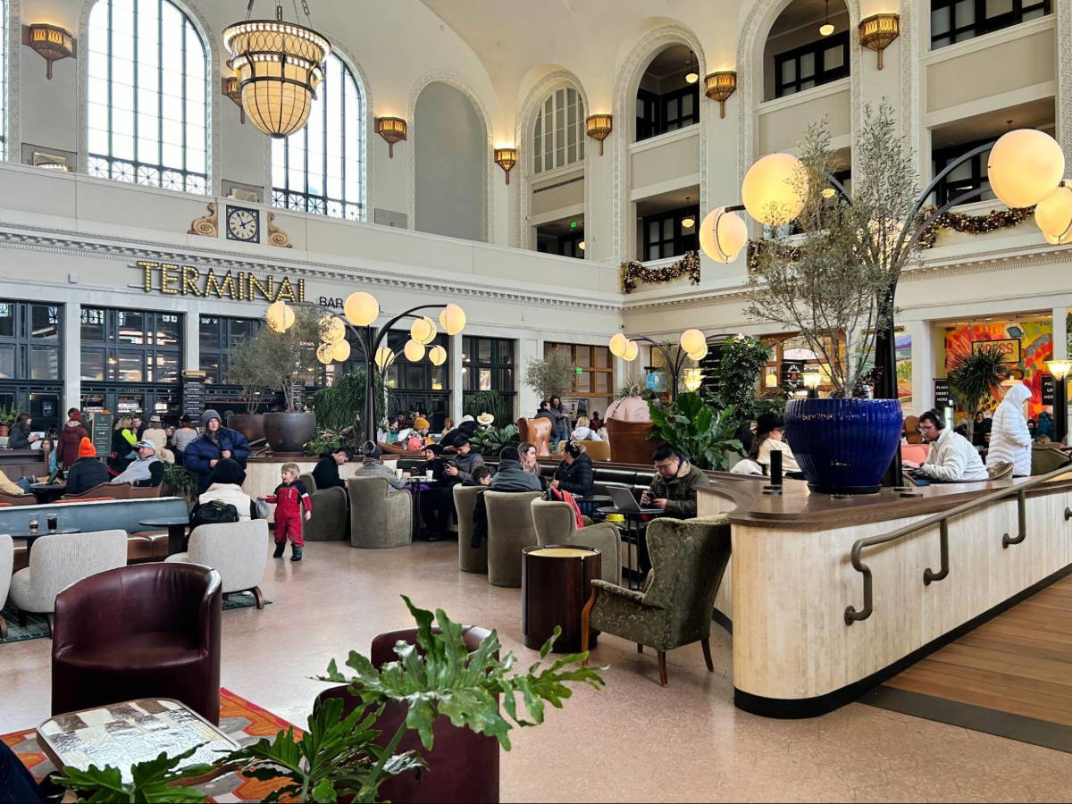 The bustling great hall of Union Station