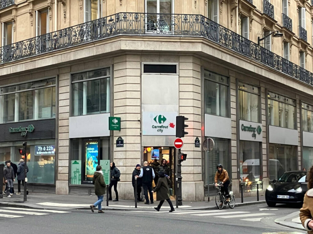 View of the grocery store in the 2nd Arrondissement