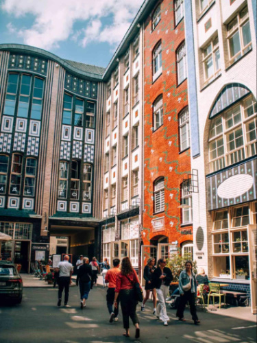 The colorful façades of the courtyards’ buildings