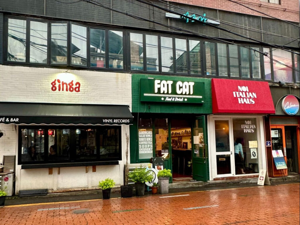 View of the cafes and restaurants in the Haebangchon (HBC) area