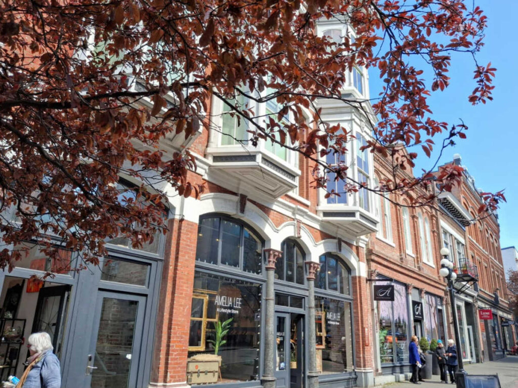 View of the heritage buildings and boutiques in Downtown Victoria
