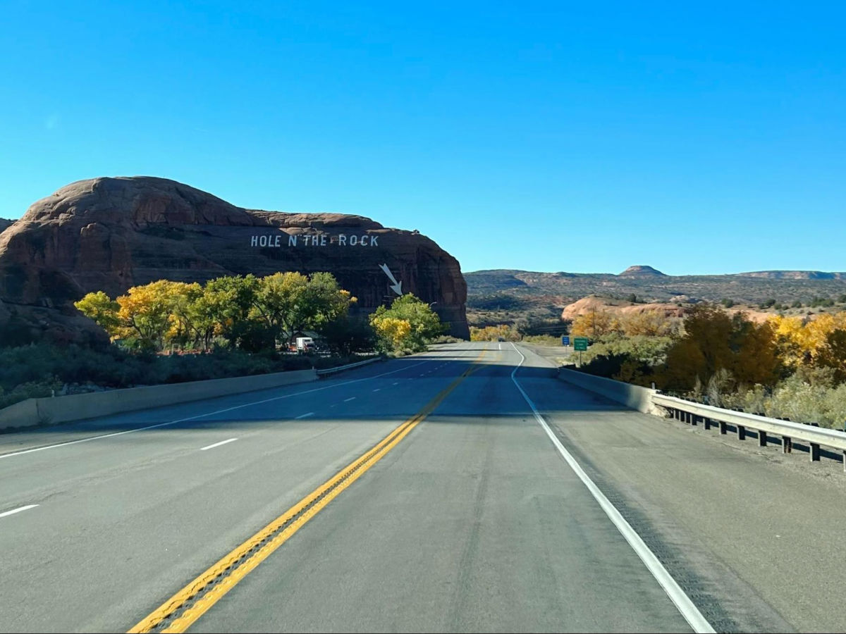 The road heading to the Hole ‘N’ the Rock