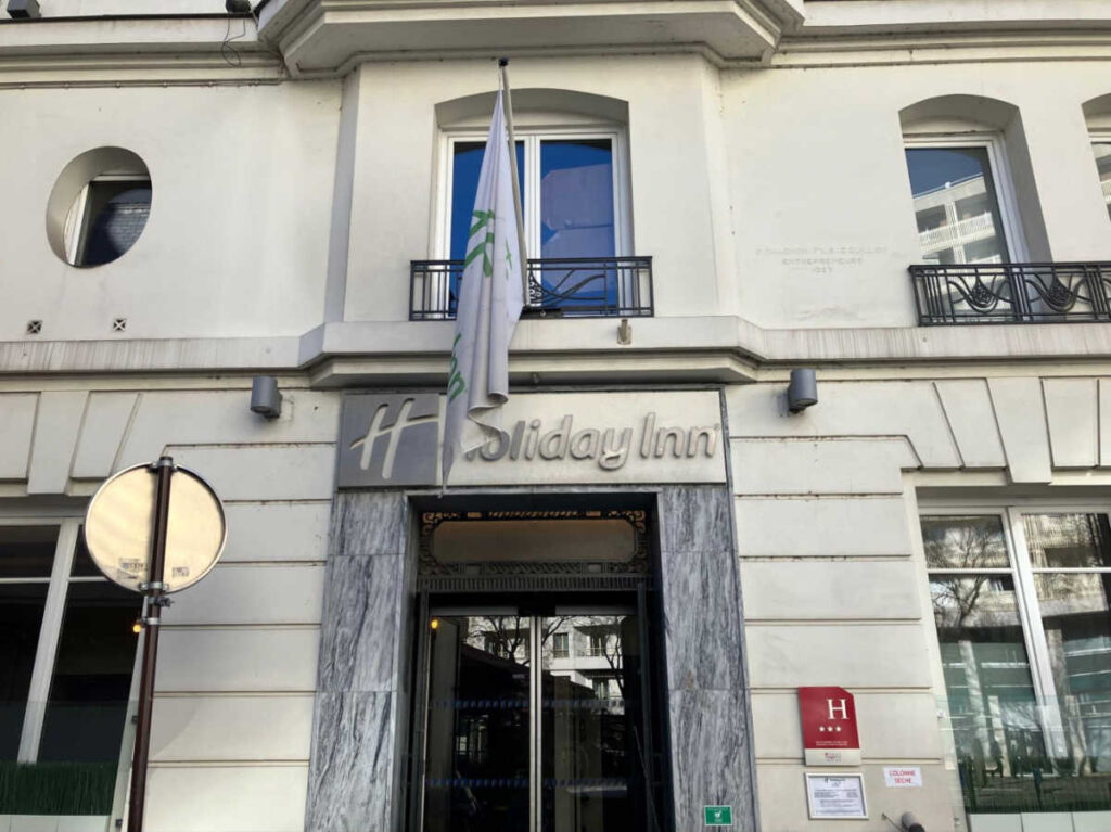 Exterior and entrance view of Holiday Inn – Paris Auteuil