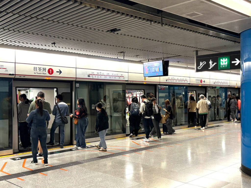 People entering the MTR of Hong Kong