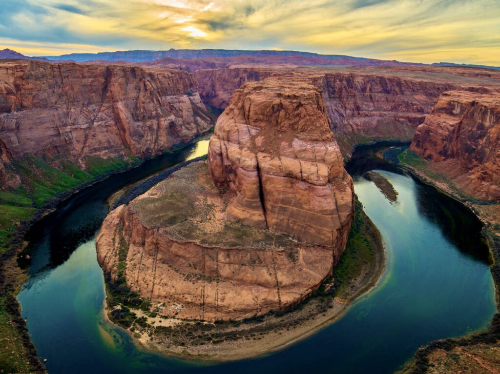 Overlooking view of the Horseshoe Bend