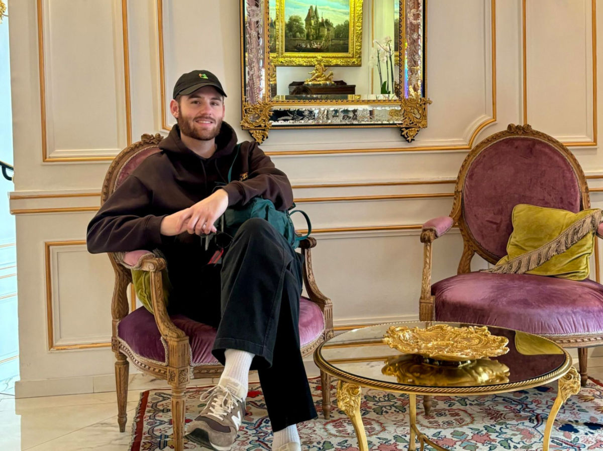 A man relaxing on the lobby of Hôtel Académie Saint-Germain