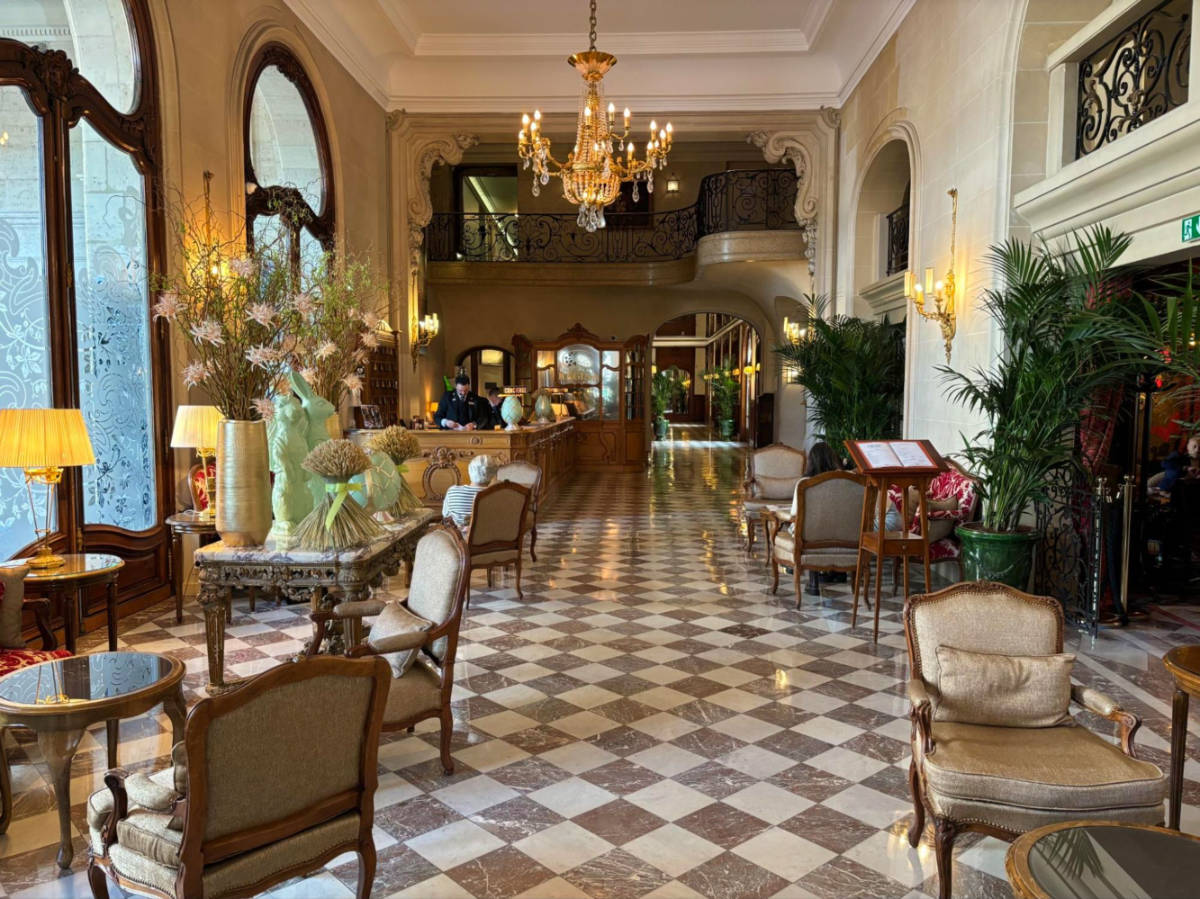 View of the beautiful lobby at Hotel Regina Louvre
