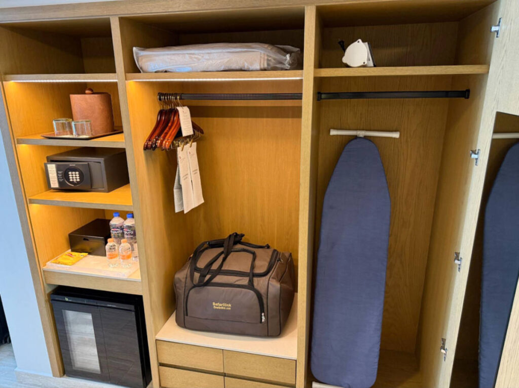 The storage space inside the room in Marriott Cancun